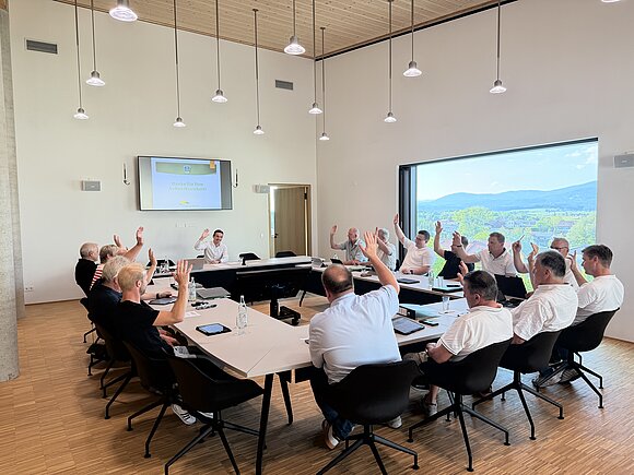 Abstimmung in der Gemeinderatssitzung